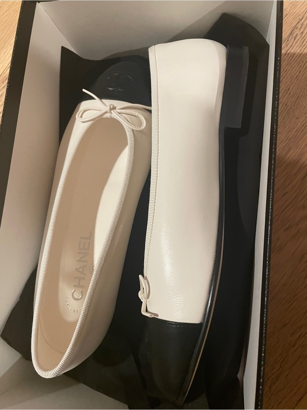 CHANEL Two-Tone Leather Cap-Toe Ballet Flats in Cream and Black - Picture 5 of 6